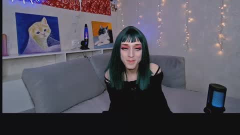 Snapshot of whoalexxa chatting on November 15, 1:18 pm Alexa online show from November 15, 1:18 pm