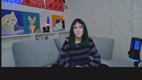 Snapshot of whoalexxa chatting on November 17, 12:22 pm Alexa online show from November 17, 12:22 pm