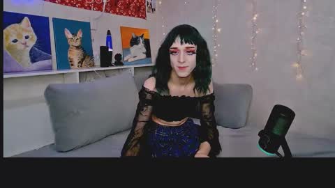 Snapshot of whoalexxa chatting on November 19, 12:05 pm Alexa online show from November 19, 12:05 pm