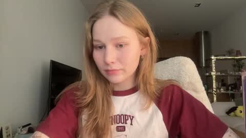 Snapshot of whoisalisa chatting on June 7, 7:34 am Alisa online show from June 7, 7:34 am
