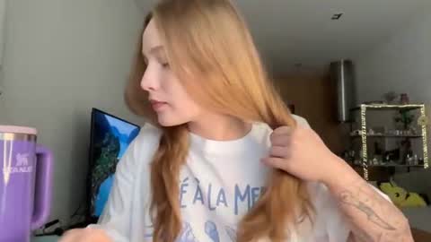 Snapshot of whoisalisa chatting on July 22, 7:22 am Alisa online show from July 22, 7:22 am