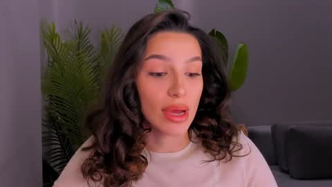 whoislulu online show from December 20, 9:54 am