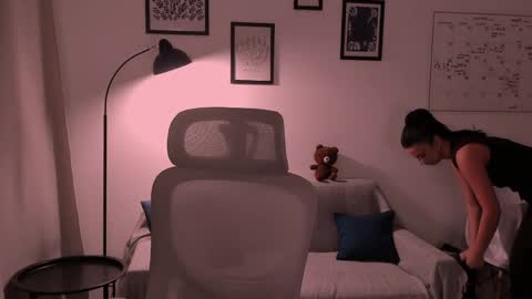 whoislulu online show from April 22, 5:47 pm