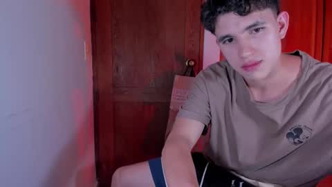 whos_he online show from December 20, 7:32 pm