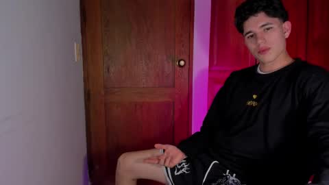 whos_he online show from January 11, 11:54 pm