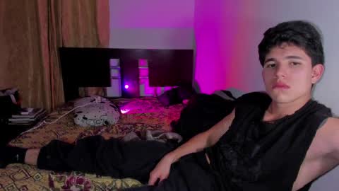 whos_he online show from April 3, 1:47 am