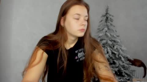 Snapshot of why_again_me chatting on December 18, 12:40 pm Veronica online show from December 18, 12:40 pm