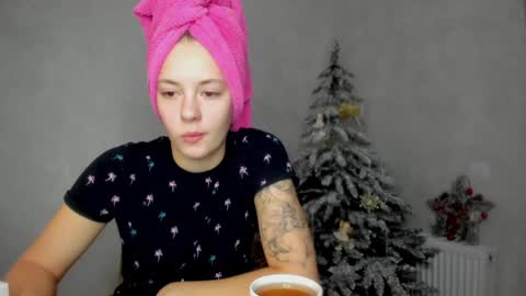 Snapshot of why_again_me chatting on December 27, 6:53 pm Veronica online show from December 27, 6:53 pm