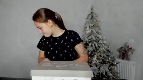 Snapshot of why_again_me chatting on December 28, 11:37 pm Veronica online show from December 28, 11:37 pm