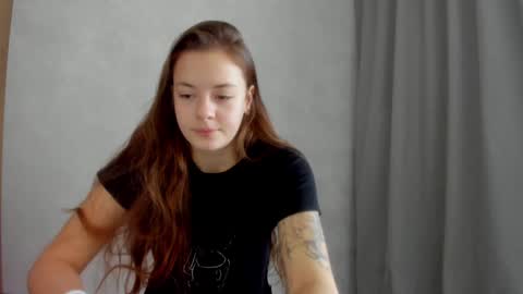 Snapshot of why_again_me chatting on January 18, 10:28 am Veronica online show from January 18, 10:28 am