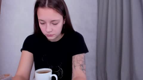 Snapshot of why_again_me chatting on January 18, 1:29 pm Veronica online show from January 18, 1:29 pm