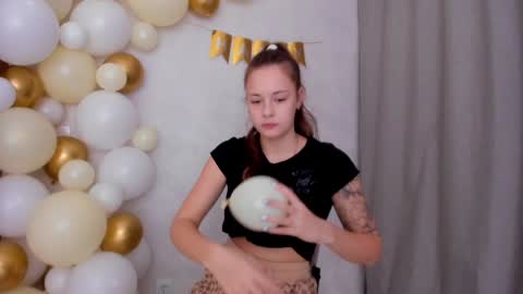 Snapshot of why_again_me chatting on January 19, 11:00 pm Veronica online show from January 19, 11:00 pm