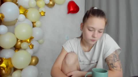 Snapshot of why_again_me chatting on January 22, 6:20 pm Veronica online show from January 22, 6:20 pm