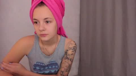 Snapshot of why_again_me chatting on January 23, 4:59 pm Veronica online show from January 23, 4:59 pm