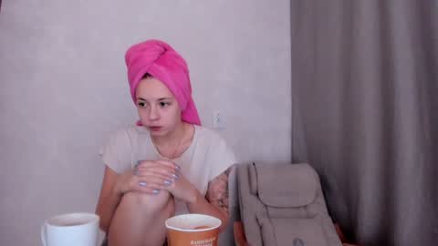 Snapshot of why_again_me chatting on January 30, 2:36 pm Veronica online show from January 30, 2:36 pm