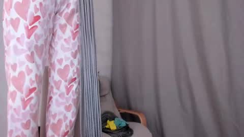 Snapshot of why_again_me chatting on February 13, 5:44 pm Veronica online show from February 13, 5:44 pm