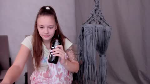 Snapshot of why_again_me chatting on February 24, 5:09 pm Veronica online show from February 24, 5:09 pm