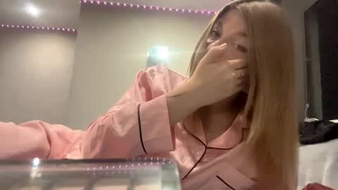 Kira online show from October 29, 3:36 pm