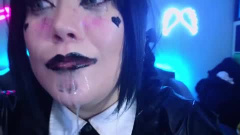 Laura  online show from December 6, 5:31 am