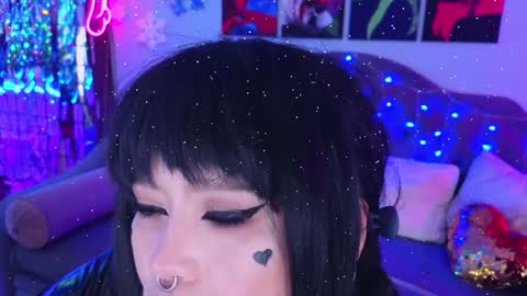 Laura  online show from January 1, 11:29 pm