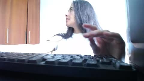 Ilauren online show from July 18, 3:05 pm