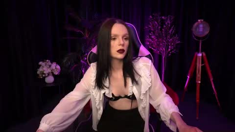 Alice online show from April 18, 7:58 pm