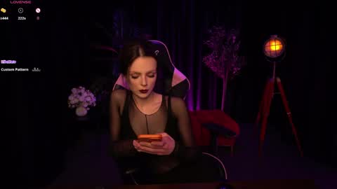 Snapshot of wild_alice_me chatting on June 3, 3:50 pm Alice online show from June 3, 3:50 pm