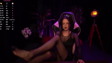 Snapshot of wild_alice_me chatting on June 5, 3:51 pm Alice online show from June 5, 3:51 pm