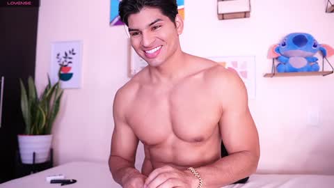Snapshot of wild_col chatting on February 4, 12:22 pm wild_col online show from February 4, 12:22 pm