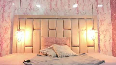 wild_firee_ online show from November 14, 8:40 pm