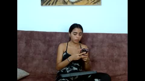 Snapshot of wild_roomxxx chatting on October 28, 8:00 pm Wild RoomXxX online show from October 28, 8:00 pm