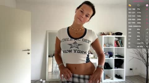Snapshot of wildahankin chatting on September 26, 7:12 am Mia online show from September 26, 7:12 am
