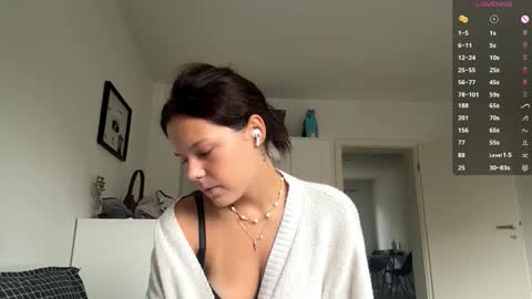 Snapshot of wildahankin chatting on October 11, 7:07 am Mia online show from October 11, 7:07 am