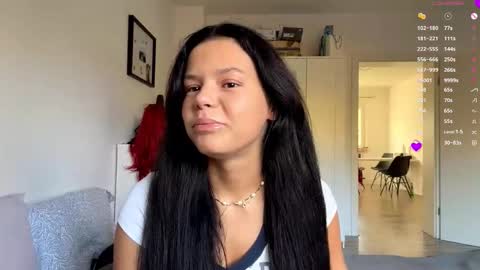 Mia online show from October 30, 8:05 am