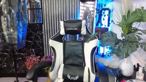 Snapshot of wildasianhorsecockts chatting on March 12, 7:35 am Chachi online show from March 12, 7:35 am