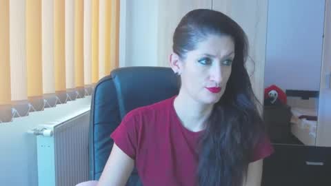 Snapshot of wildbea23 chatting on December 6, 10:16 am Bea online show from December 6, 10:16 am