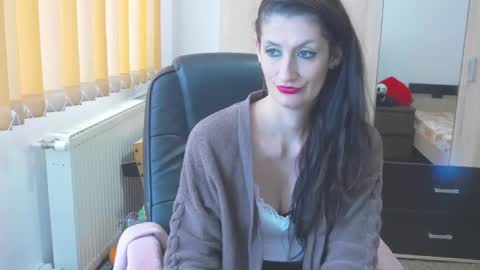 Snapshot of wildbea23 chatting on December 11, 10:58 am Bea online show from December 11, 10:58 am