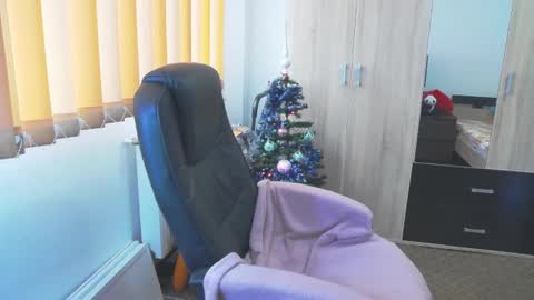 Snapshot of wildbea23 chatting on December 28, 11:52 am Bea online show from December 28, 11:52 am