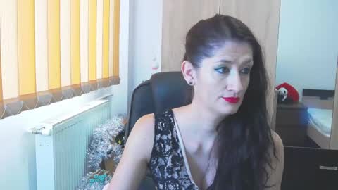 Snapshot of wildbea23 chatting on December 31, 8:37 am Bea online show from December 31, 8:37 am