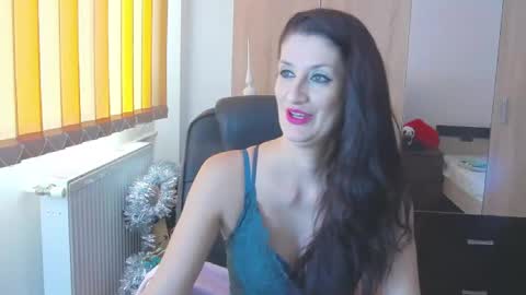 Snapshot of wildbea23 chatting on January 10, 6:42 am Bea online show from January 10, 6:42 am