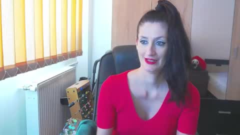 Snapshot of wildbea23 chatting on February 12, 12:33 pm Bea online show from February 12, 12:33 pm