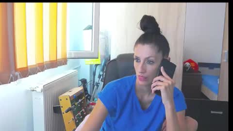 Snapshot of wildbea23 chatting on September 22, 11:23 am Bea online show from September 22, 11:23 am