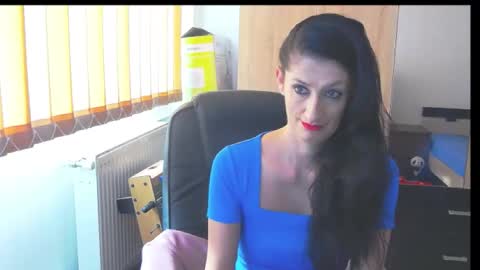 Snapshot of wildbea23 chatting on October 1, 6:19 am Bea online show from October 1, 6:19 am
