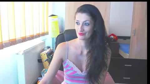 Snapshot of wildbea23 chatting on October 12, 8:13 am Bea online show from October 12, 8:13 am