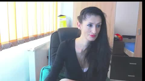 Snapshot of wildbea23 chatting on October 15, 6:46 am Bea online show from October 15, 6:46 am
