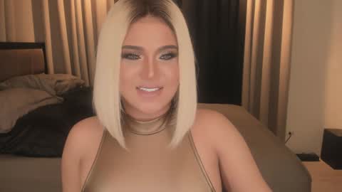 Snapshot of wildbelladonnats chatting on December 3, 1:08 am BELLA online show from December 3, 1:08 am