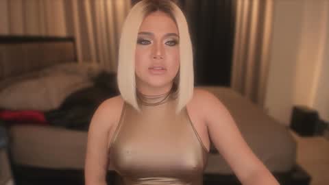 Snapshot of wildbelladonnats chatting on December 3, 4:25 am BELLA online show from December 3, 4:25 am