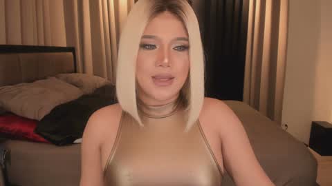 Snapshot of wildbelladonnats chatting on December 6, 2:35 am BELLA online show from December 6, 2:35 am