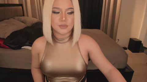 Snapshot of wildbelladonnats chatting on December 6, 5:42 am BELLA online show from December 6, 5:42 am