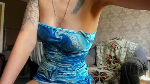 wildforestmuse  twitter online show from April 14, 7:58 am